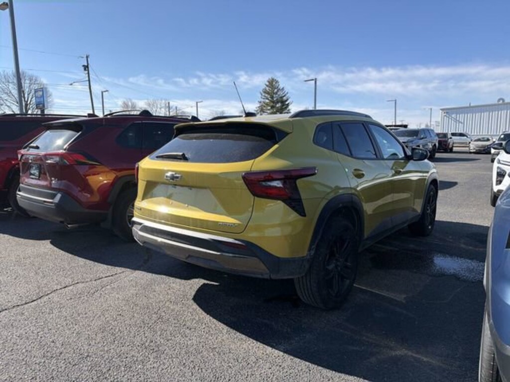 Used 2025 Chevrolet Trax Activ SUV