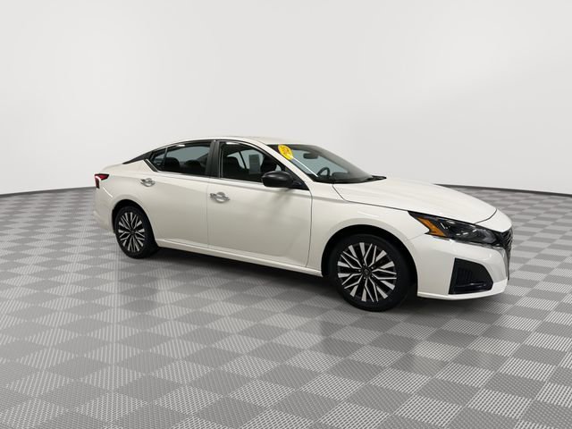 2025 Nissan Altima SV - Photo 13