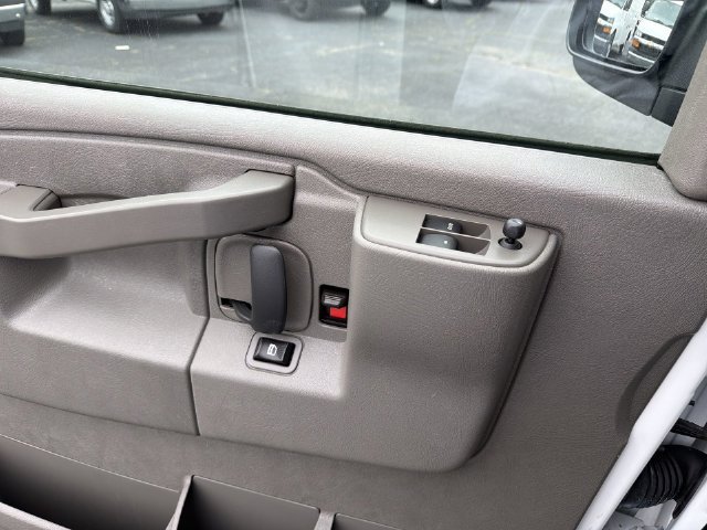 2024 Chevrolet Express Passenger LT - Photo 23