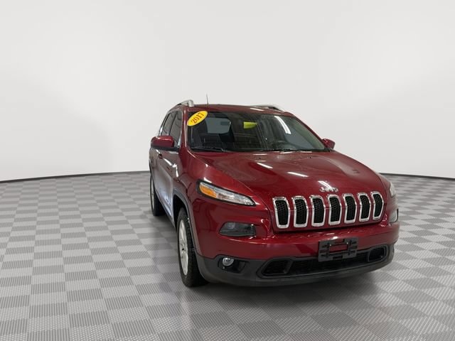 Used 2017 Jeep Cherokee Latitude with VIN 1C4PJLCB8HW645238 for sale in Fairborn, OH