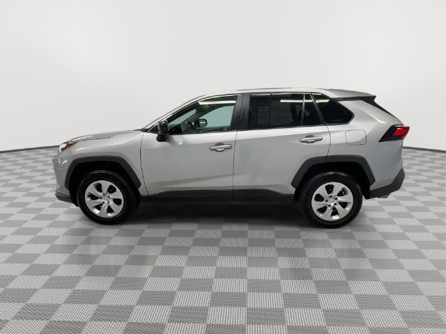 2025 Toyota RAV4 LE - Photo 9