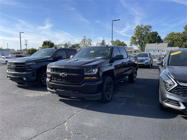 2018 Chevrolet Silverado 1500 Custom photo 2