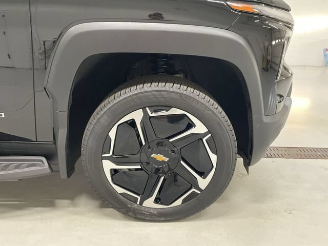 2026 Chevrolet Silverado EV LT - Photo 14