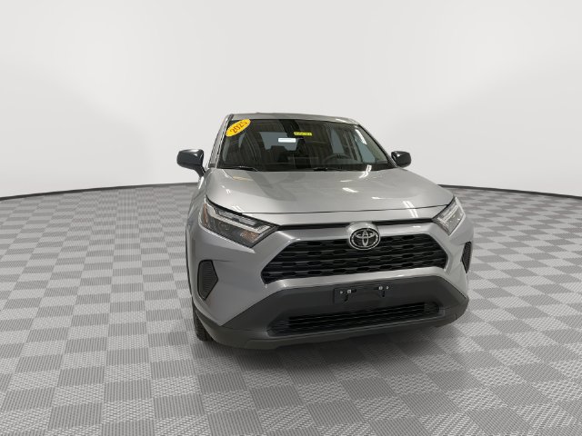 2025 Toyota RAV4 LE - Photo 4