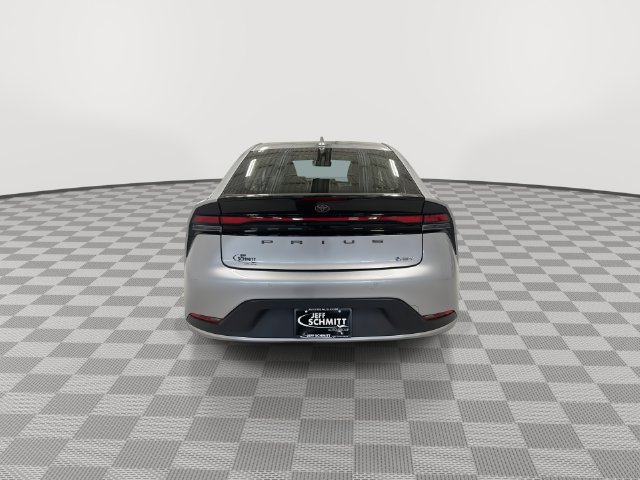 2025 Toyota Prius LE - Photo 9