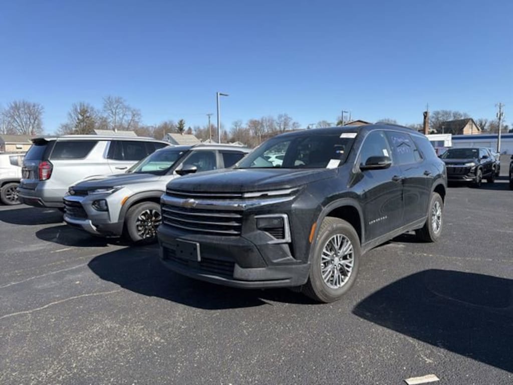 Used 2025 Chevrolet Traverse LT SUV