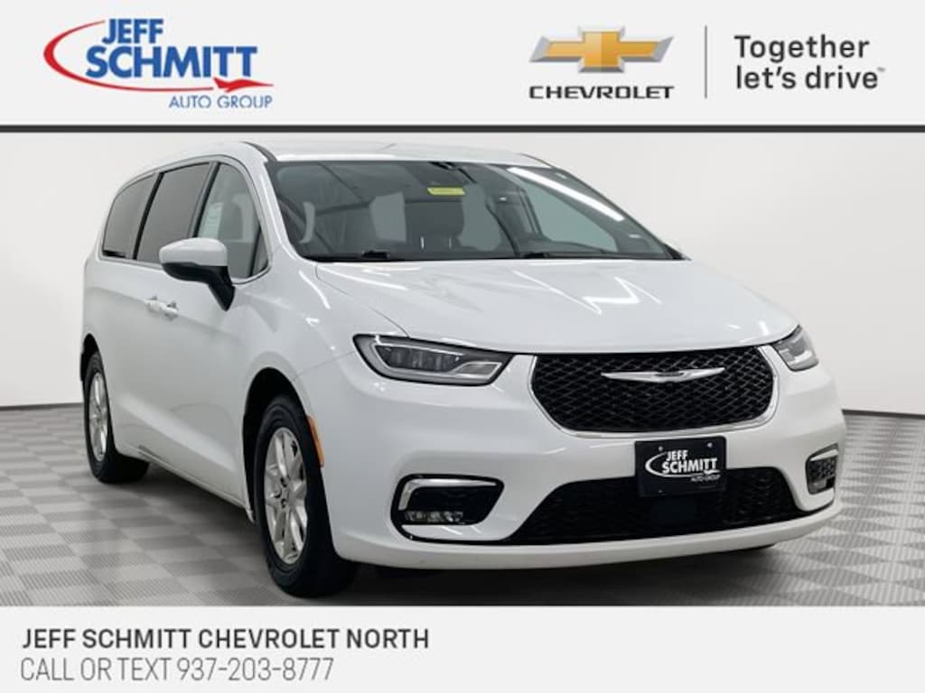 Used 2024 Chrysler Pacifica Touring L