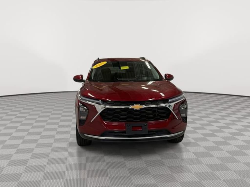 Used 2025 Chevrolet Trax LT SUV