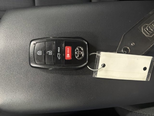 2025 Toyota Prius LE - Photo 28