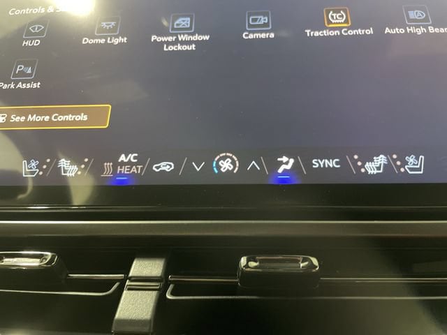 2025 Chevrolet Equinox EV RS - Photo 34