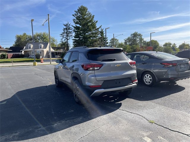 2023 Chevrolet Trailblazer LT photo 2