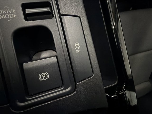 2025 Toyota Prius LE - Photo 25