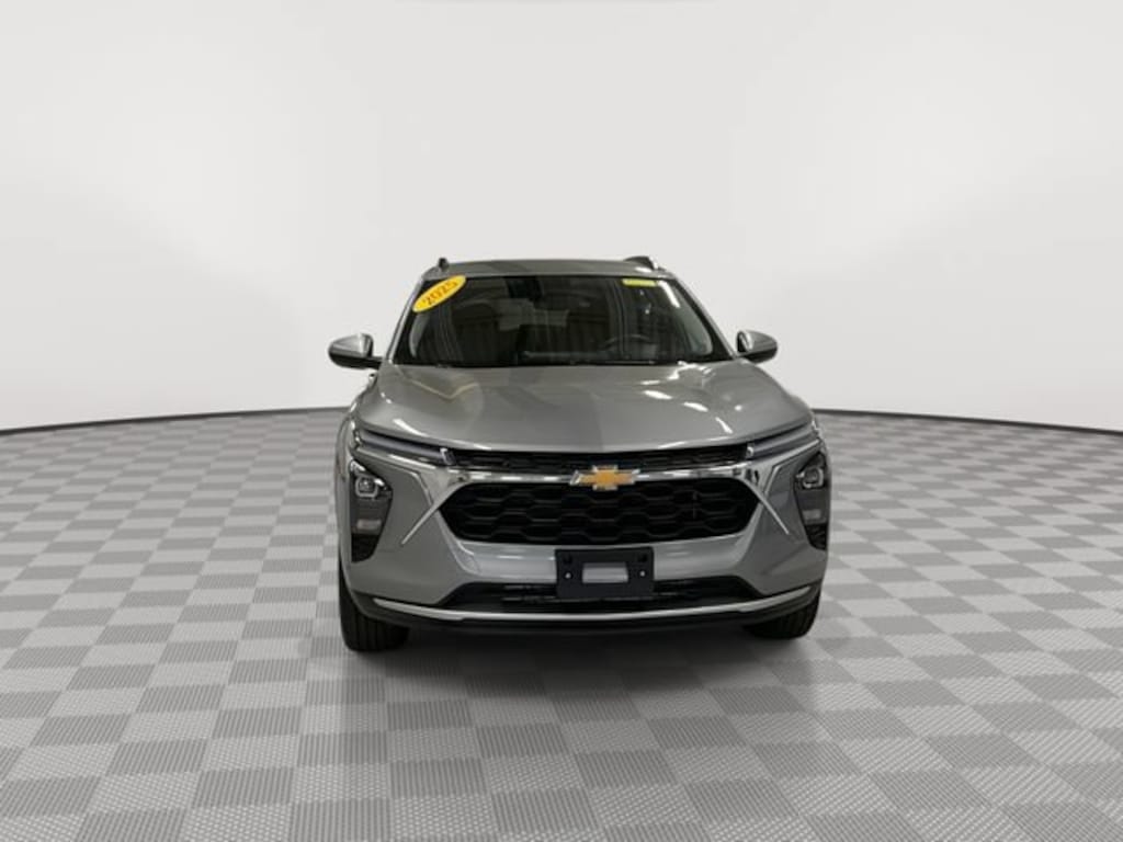 Used 2025 Chevrolet Trax LT SUV