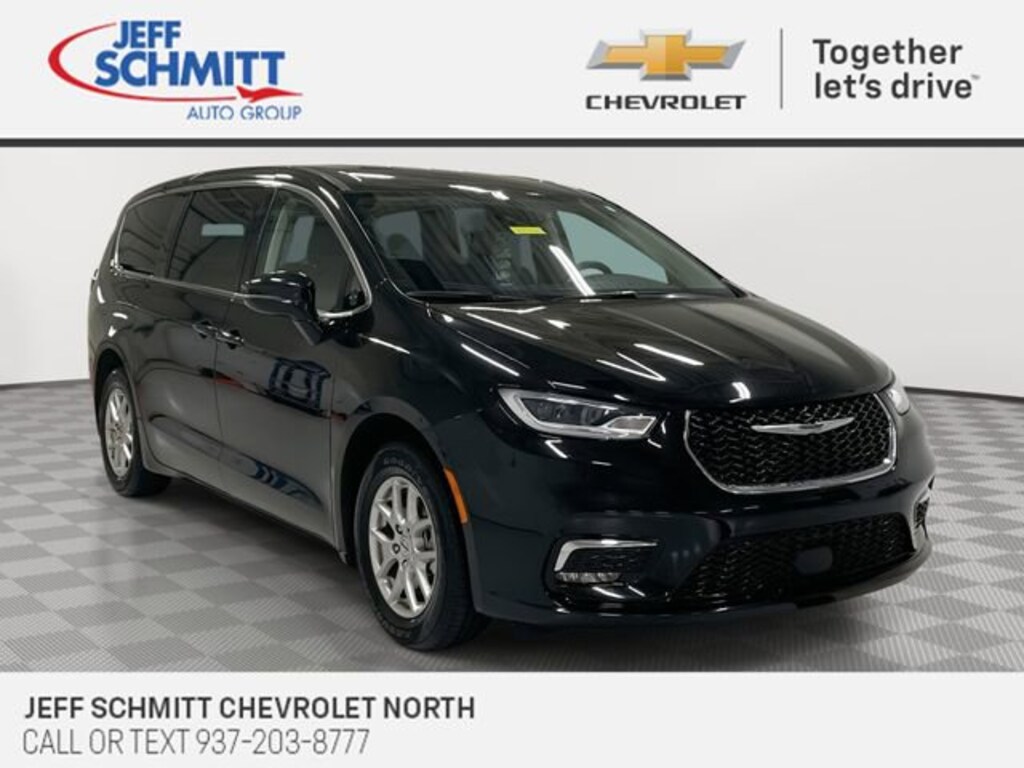 Used 2024 Chrysler Pacifica Touring L