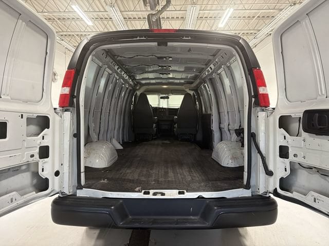 2025 Chevrolet Express Cargo Work Van - Photo 17