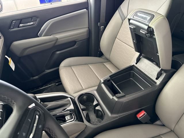 2025 Chevrolet Colorado ZR2 - Photo 14