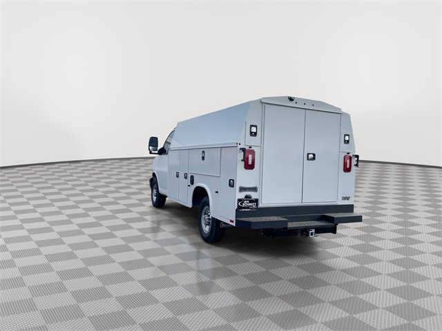 2025 Chevrolet Express Cutaway 3500 photo 4