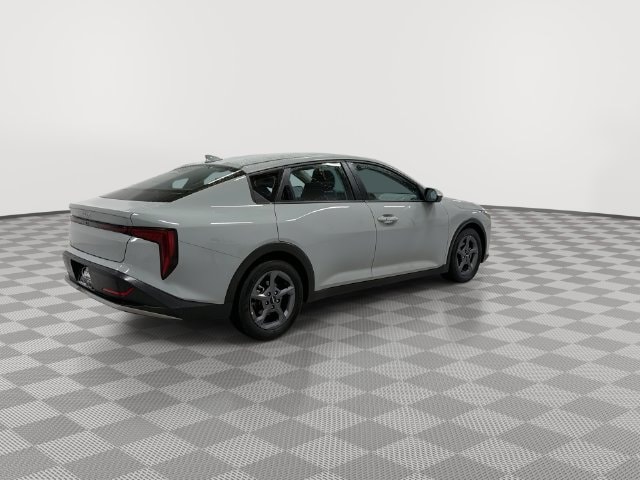 2025 Kia K4 LXS - Photo 13