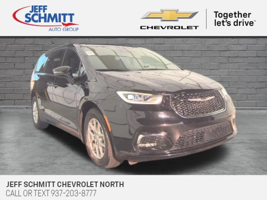 Used 2025 Chrysler Pacifica Select