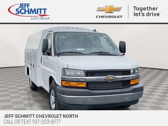 2025 Chevrolet Express Cutaway Base