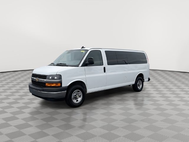 2024 Chevrolet Express Passenger LT - Photo 8
