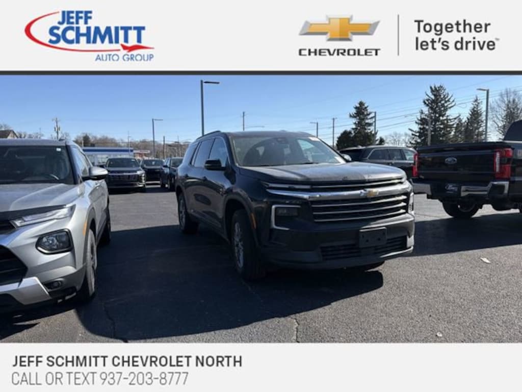 Used 2025 Chevrolet Traverse LT SUV