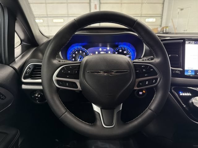 2025 Chrysler Pacifica Select - Photo 33