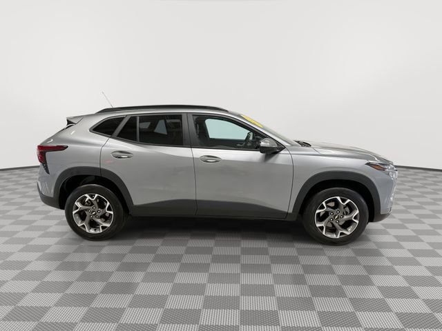 2025 Chevrolet Trax LT - Photo 12