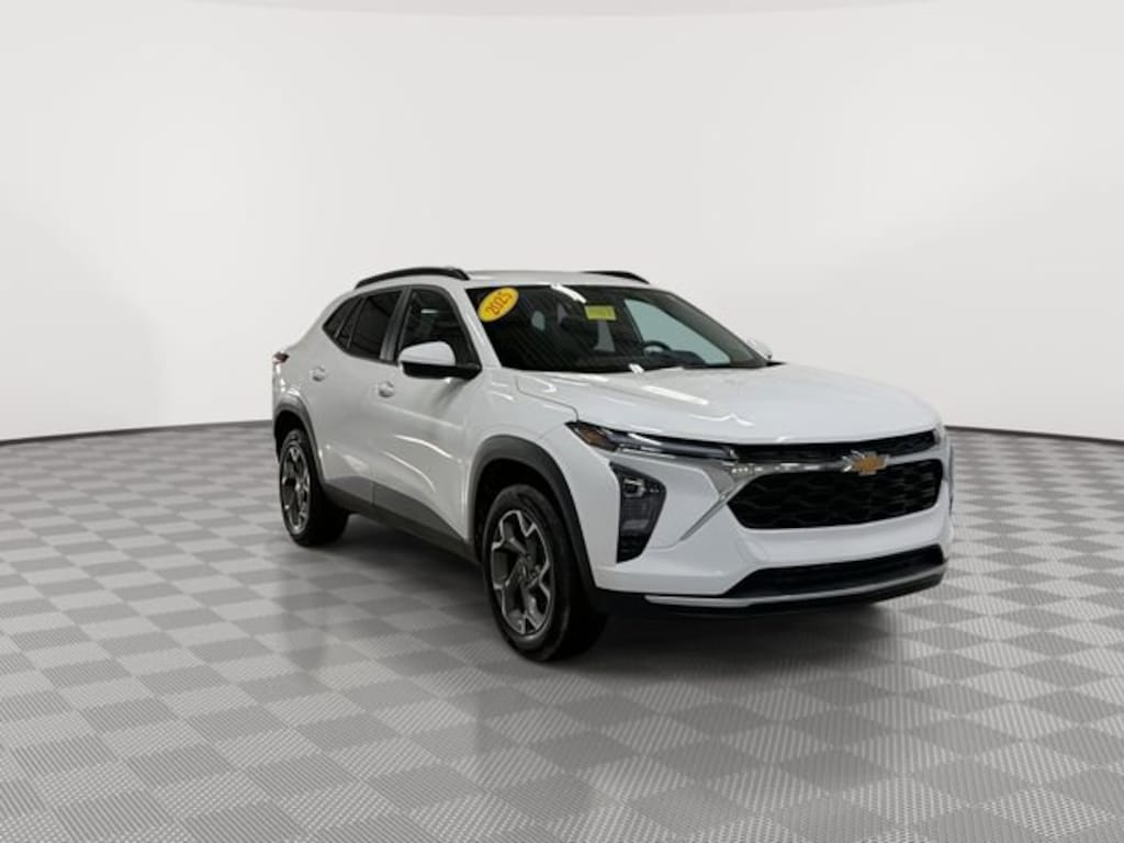 Used 2025 Chevrolet Trax LT SUV