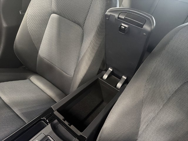 2025 Toyota Prius LE - Photo 20