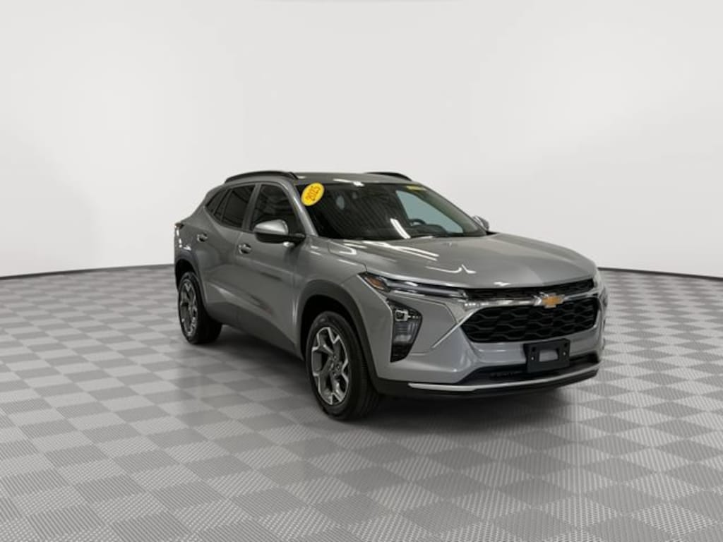 Used 2025 Chevrolet Trax LT SUV