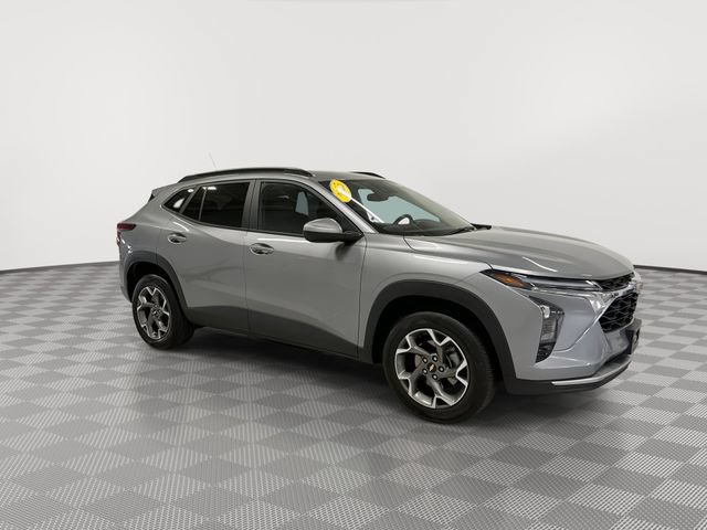 2025 Chevrolet Trax LT - Photo 16