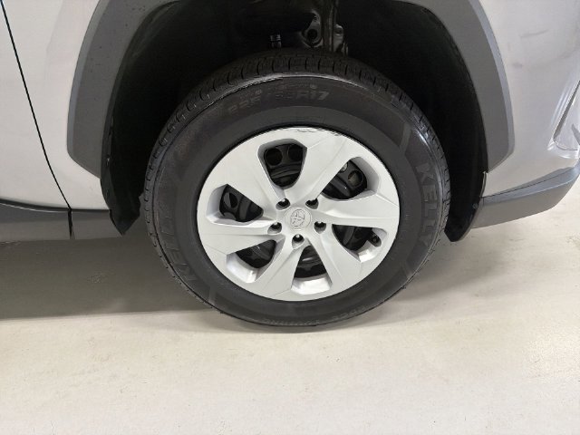 2025 Toyota RAV4 LE - Photo 15