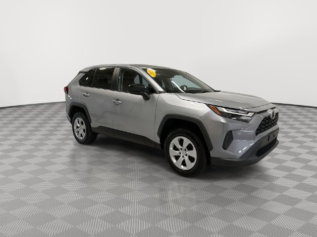 2025 Toyota RAV4 LE - Photo 14