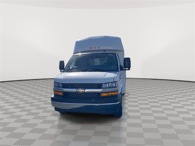 2025 Chevrolet Express 3500 Cutaway Van photo 2