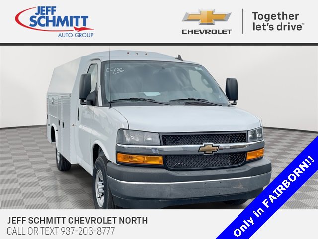 2025 Chevrolet Express Cutaway Base's photo