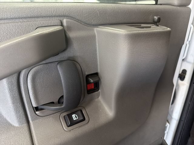 2025 Chevrolet Express Cargo Work Van - Photo 22