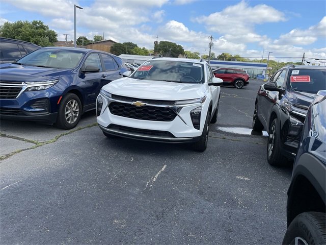 2024 Chevrolet Trax LT photo 4