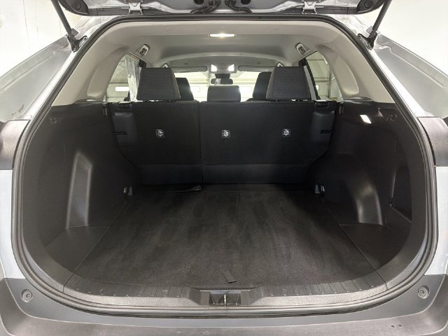 2025 Toyota RAV4 LE - Photo 16