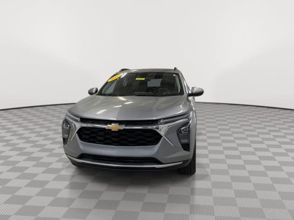 Used 2025 Chevrolet Trax LT SUV
