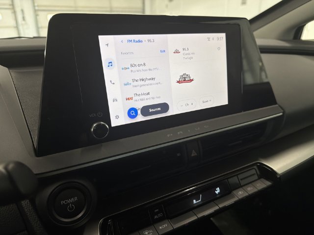 2025 Toyota Prius LE - Photo 21