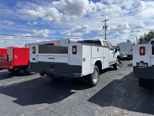 2025 Chevrolet Silverado 3500HD Work Truck photo 4