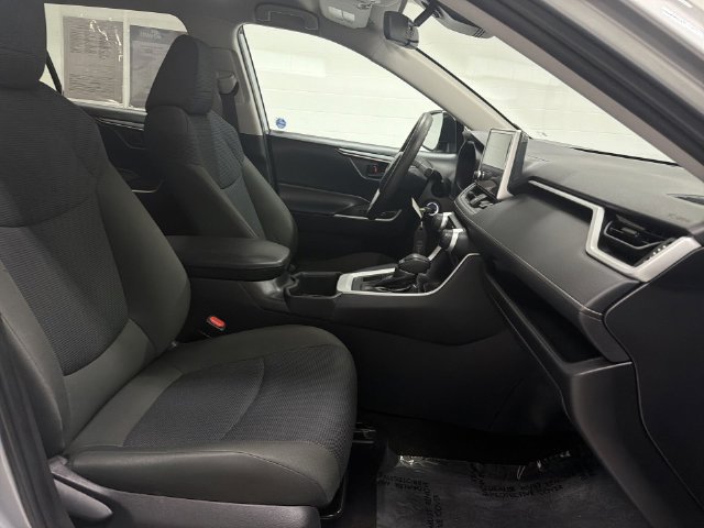 2025 Toyota RAV4 LE - Photo 19