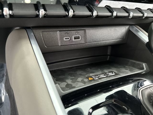 2025 Chevrolet Colorado ZR2 - Photo 16