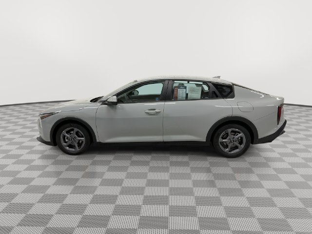 2025 Kia K4 LXS - Photo 8