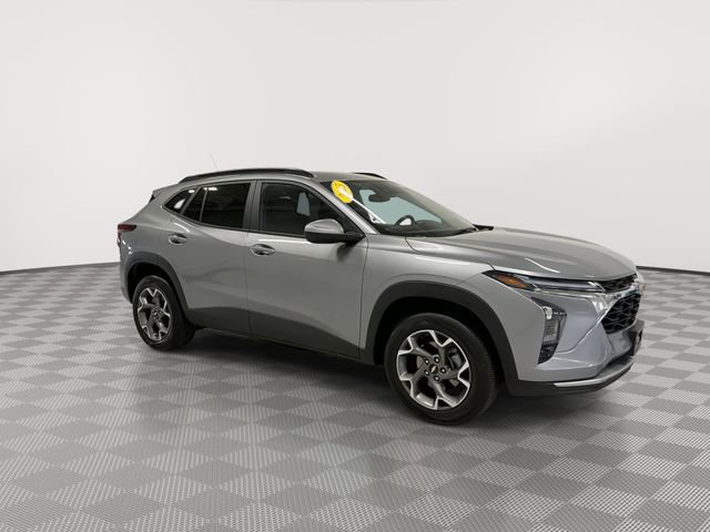 2025 Chevrolet Trax LT - Photo 13