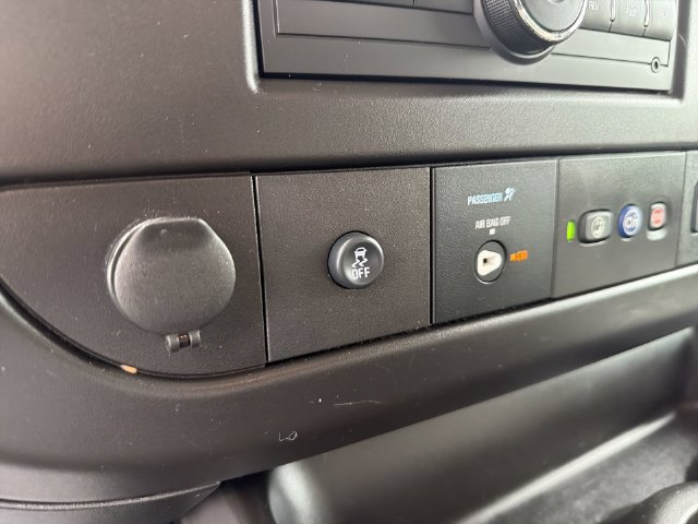 2024 Chevrolet Express Passenger LT - Photo 29