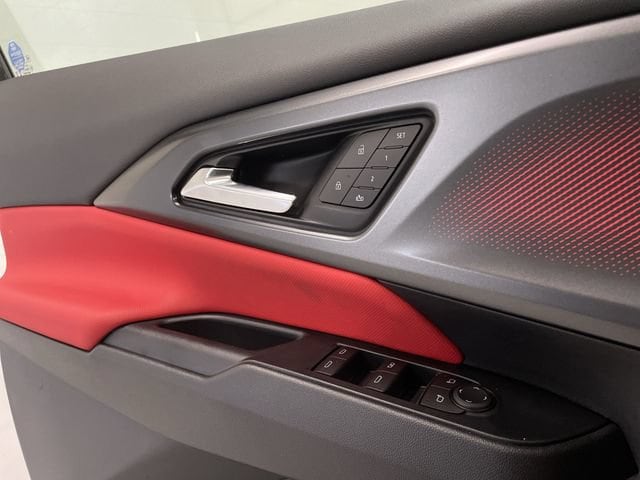 2025 Chevrolet Equinox EV RS - Photo 24
