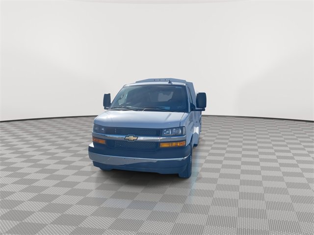 2025 Chevrolet Express 3500 Cutaway Van photo 2