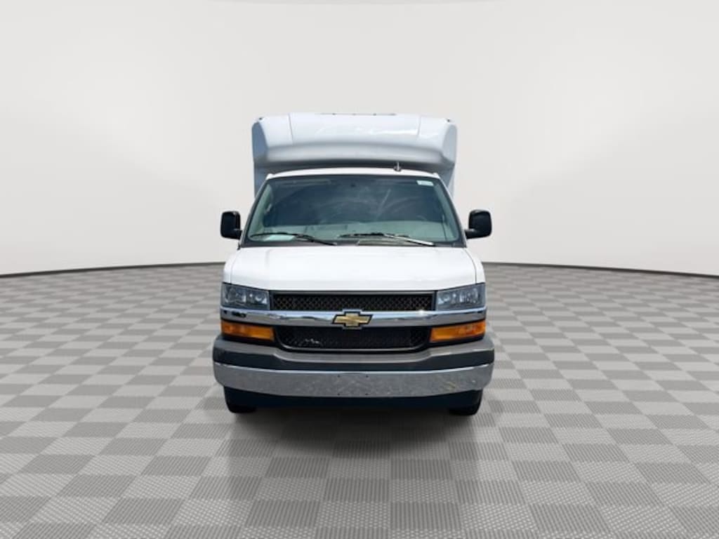 New 2026 Chevrolet Express Cutaway 3500 1WT Cutaway Van